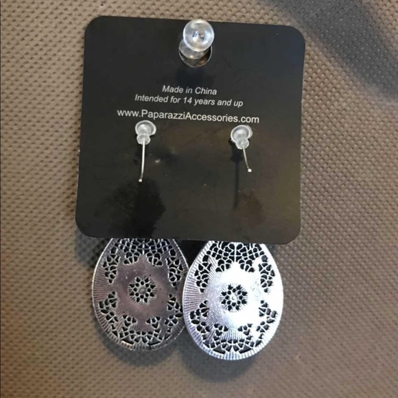Paparazzi silver pink dangle earrings - Picture 2 of 3